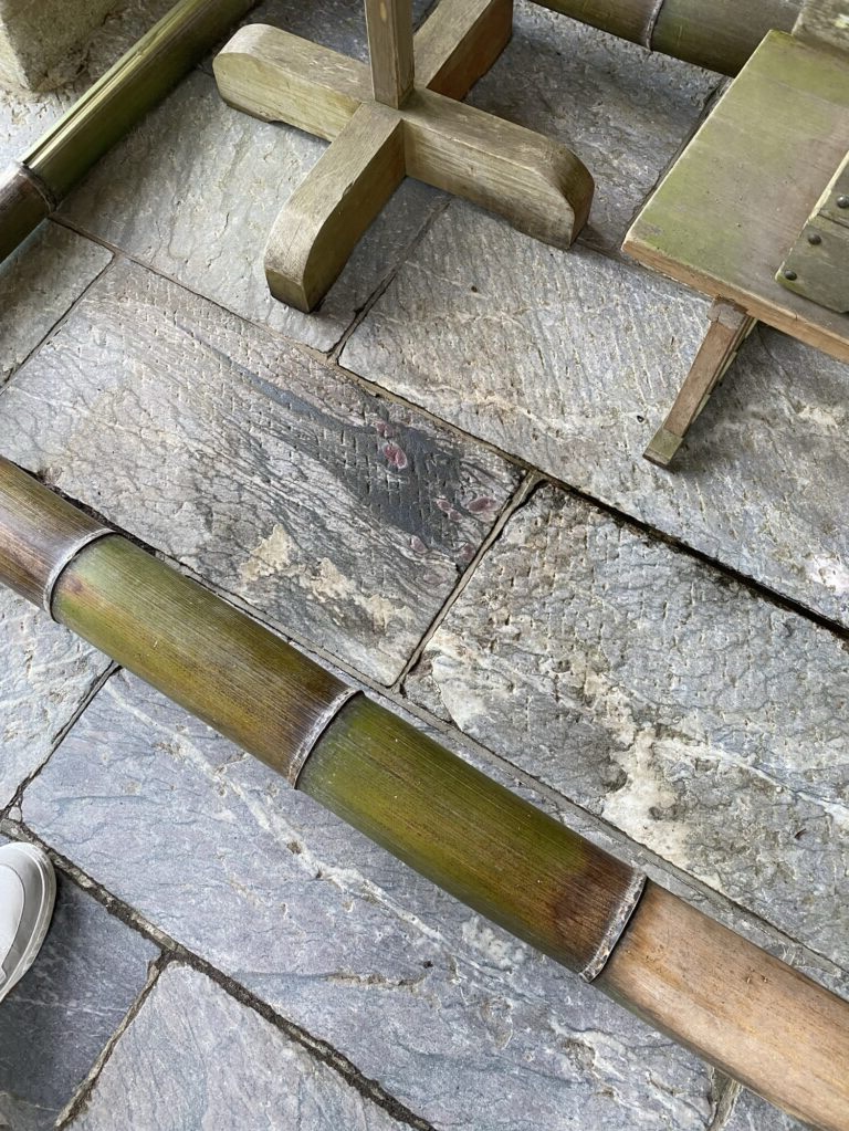 三峯神社の本殿の龍