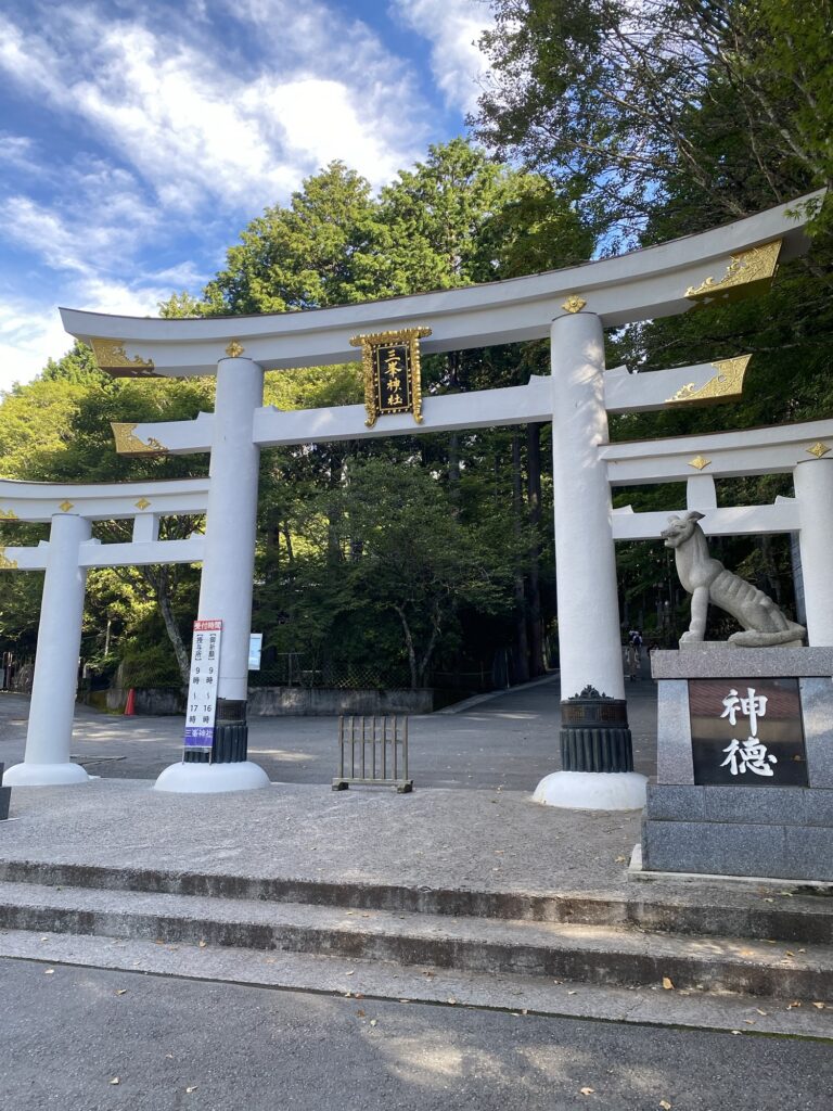 三峯神社の三ツ鳥居