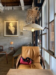 秩父の矢尾百貨店近くのWAPLUS COFFEEの店内