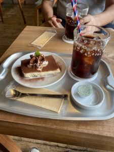 秩父の矢尾百貨店近くのWAPLUS COFFEEのティラミス