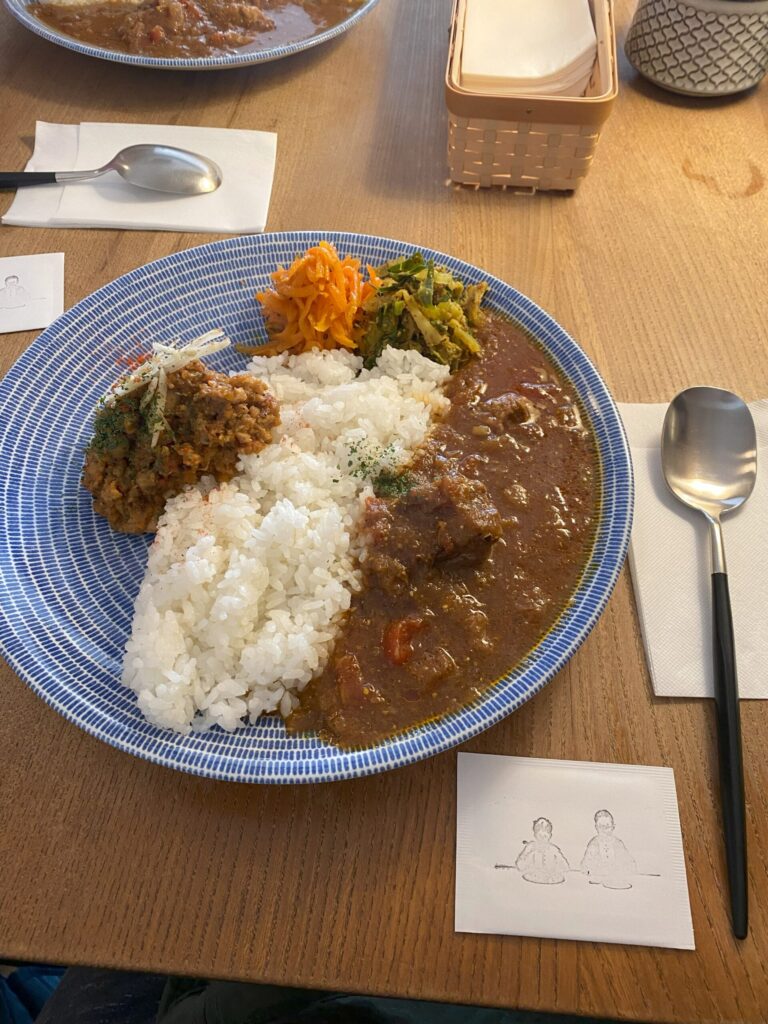 秩父番場通りの喫茶カルネの2種類のカレー