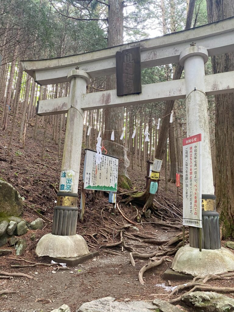 奥宮の一つ目の鳥居