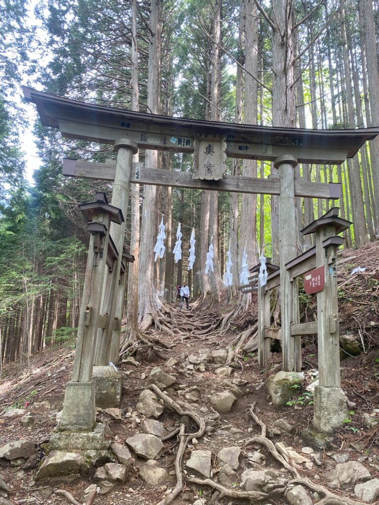 奥宮の二つ目の鳥居